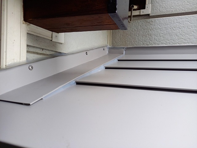 ガルバリウム鋼板の屋根の雨仕舞い